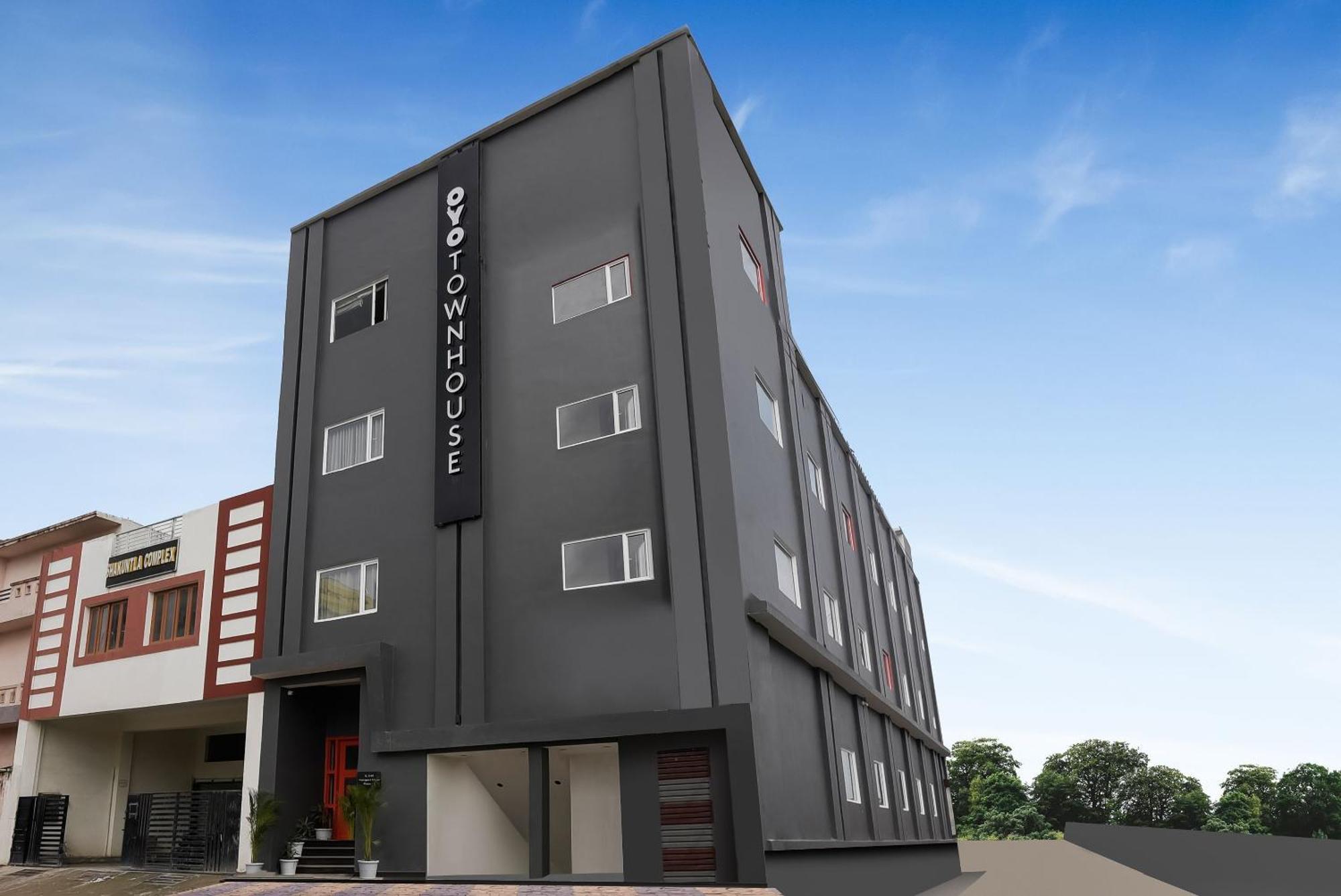 Townhouse The Awadh Airport Near Chaudhary Charan Singh International Airport Hotel Bijnaur Bagian luar foto