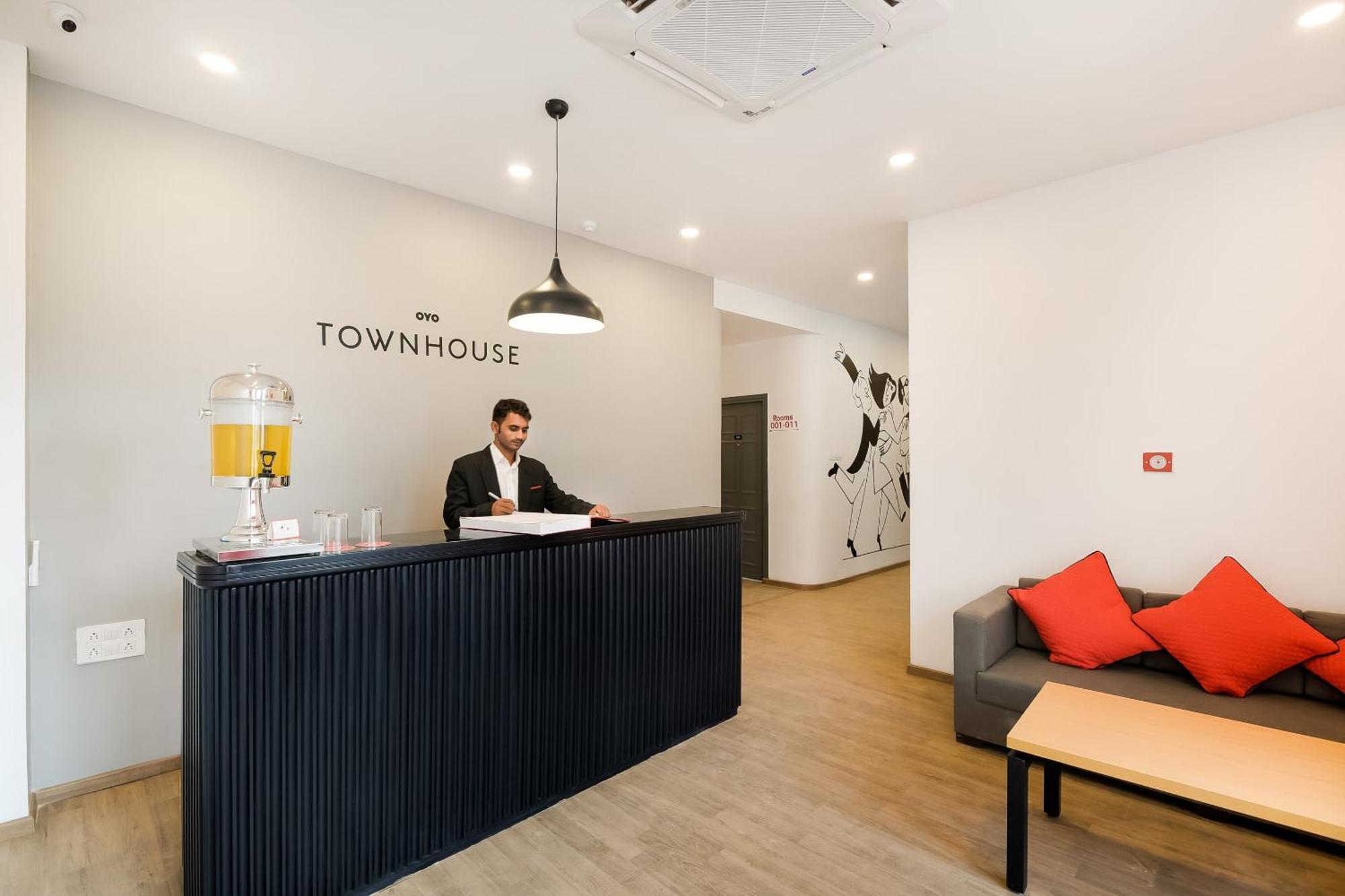 Townhouse The Awadh Airport Near Chaudhary Charan Singh International Airport Hotel Bijnaur Bagian luar foto