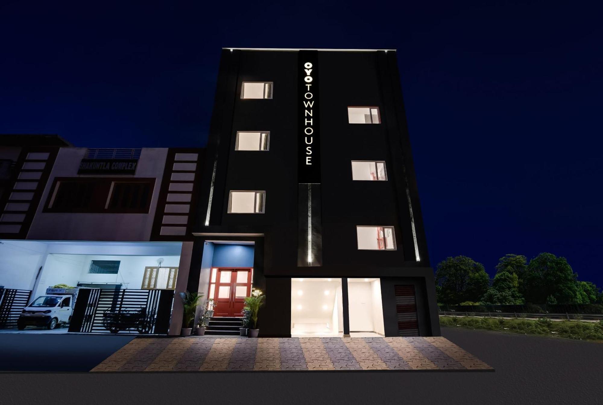 Townhouse The Awadh Airport Near Chaudhary Charan Singh International Airport Hotel Bijnaur Bagian luar foto